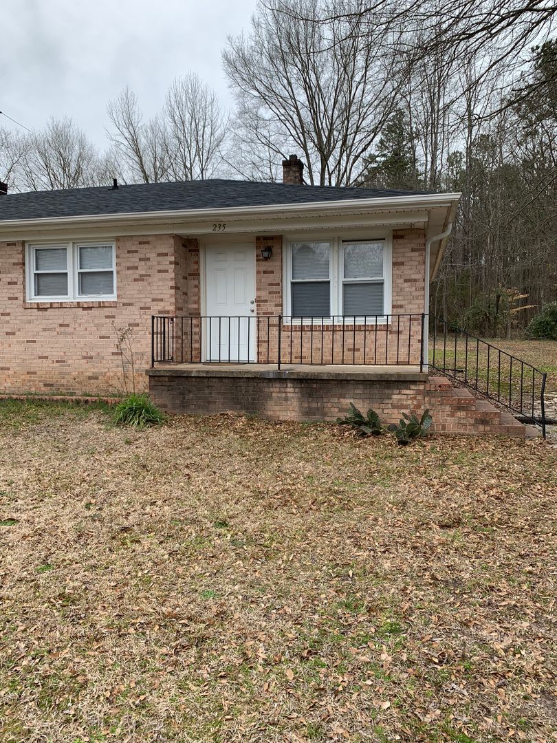 235 East – photo 1