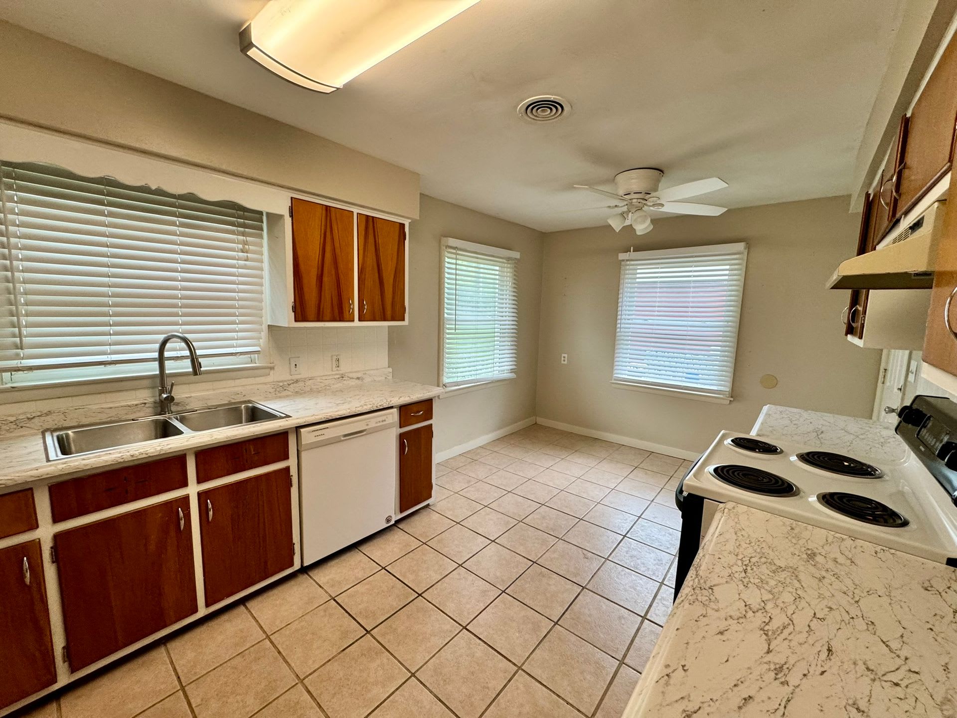 Ground-Floor 2BR/1BA in Midtown Omaha – photo 4