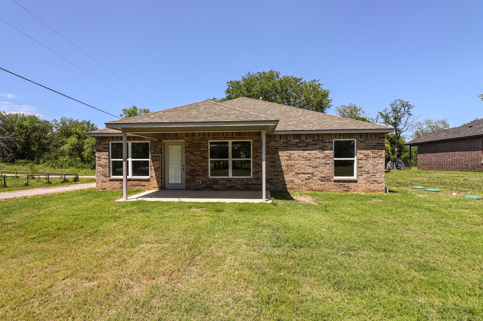 Beautiful new construction with nice amenities with a country feel – photo 2