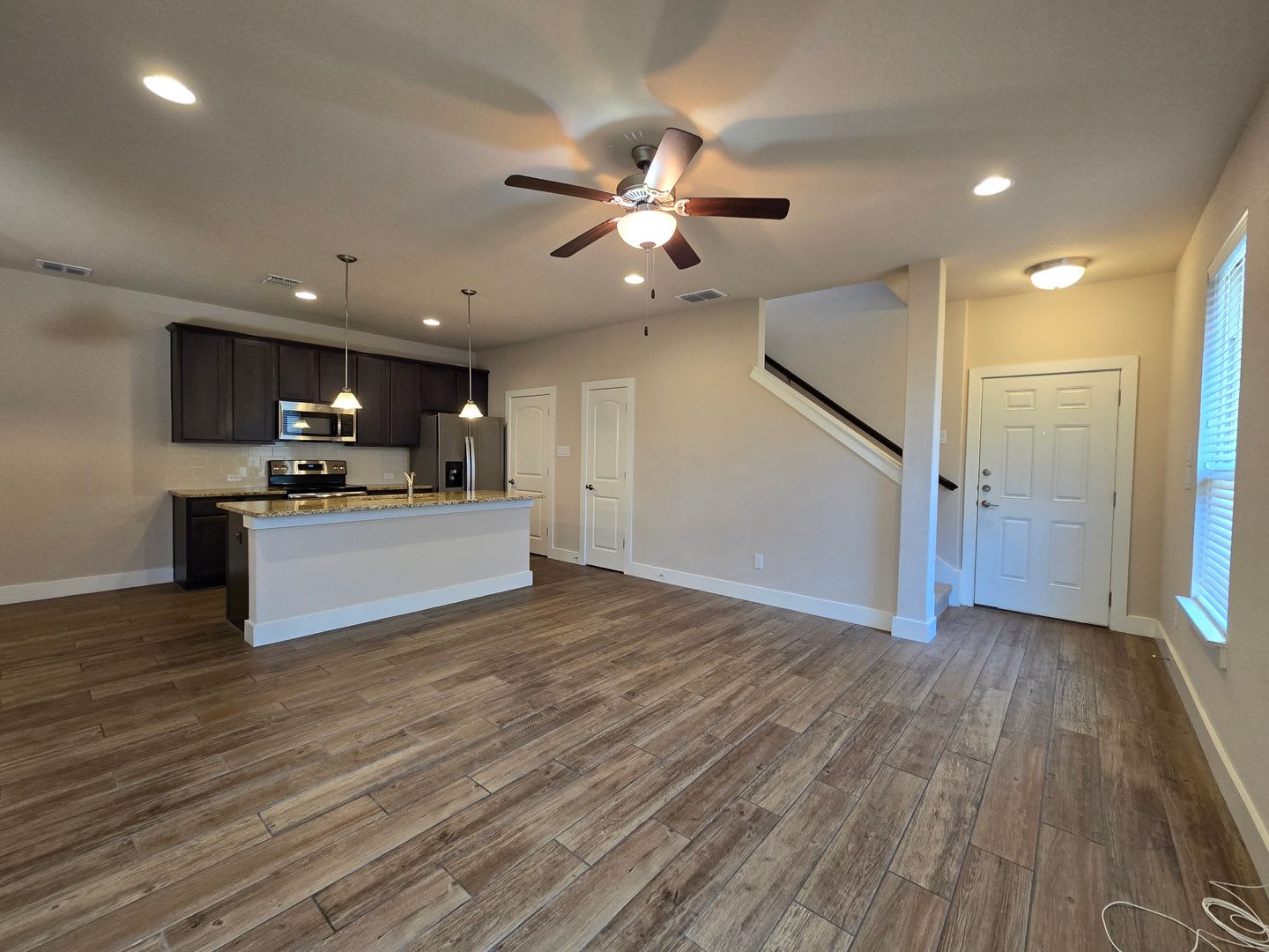 Walk to Faust St Bridge / Fridge, Washer & Dryer Included / Primary on 1st Floor / CISD – photo 3