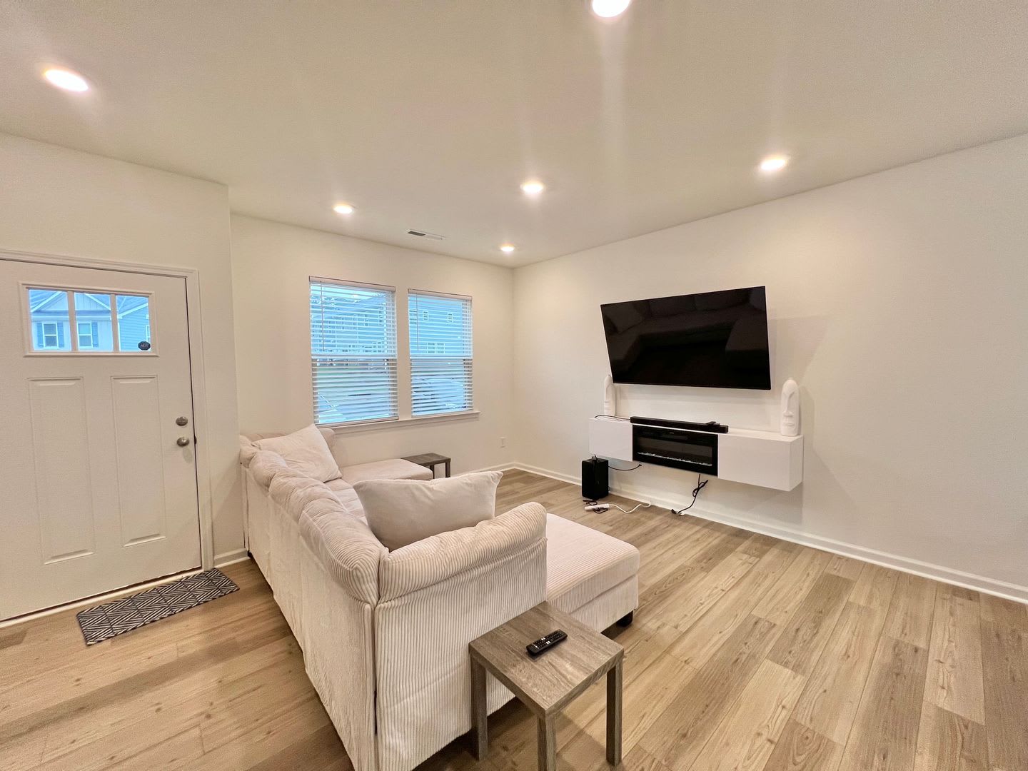 Offering Refundable Application Fees 100 Move In Promotion Luxurious Newly Built 3Bd 2 5Ba Raleigh Townhome With Modern Features And Easy Access To I 40 And Downtown Raleigh – photo 2