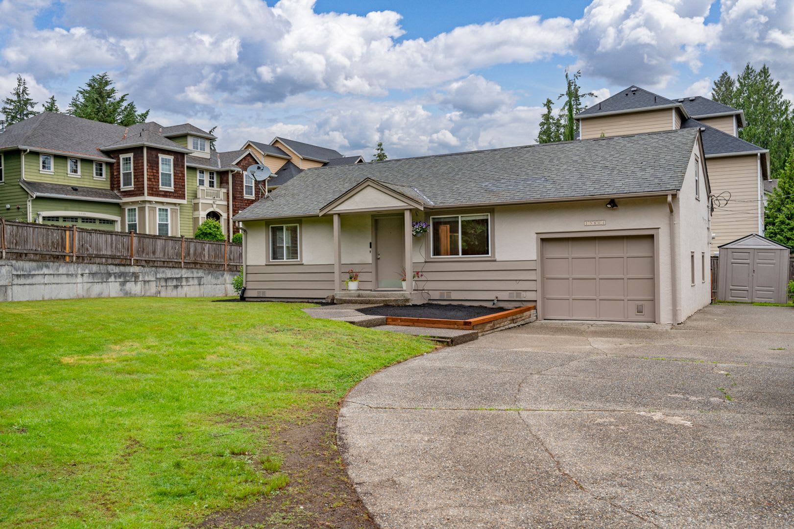 Cozy 2-bedroom 2 bath house in Redmond- Offering a 6-month lease. – photo 1