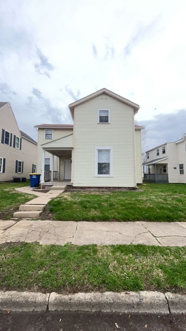 PRELEASING for AUGUST! Close to Campus – photo 3