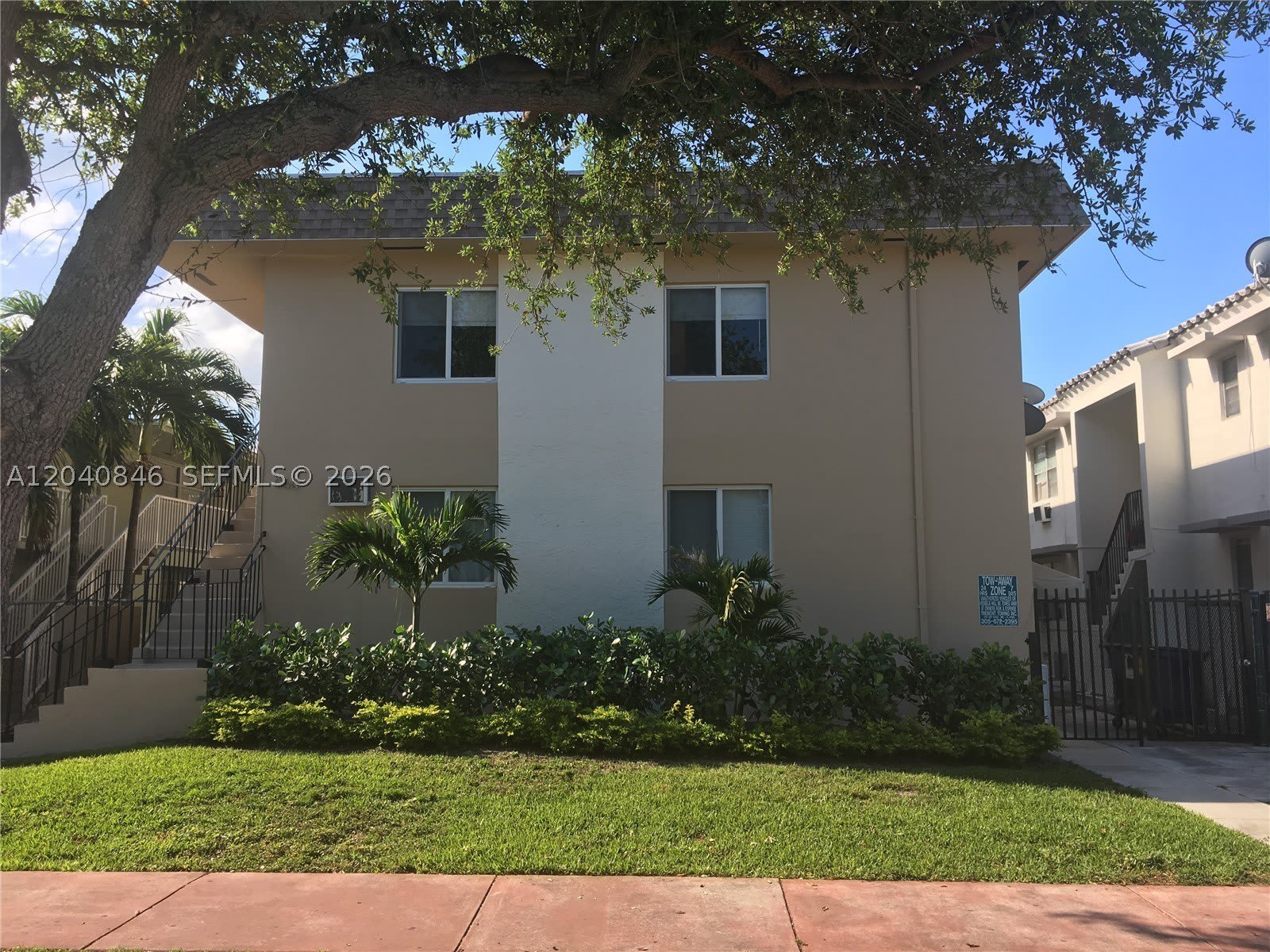 960 Biarritz Dr – photo 1