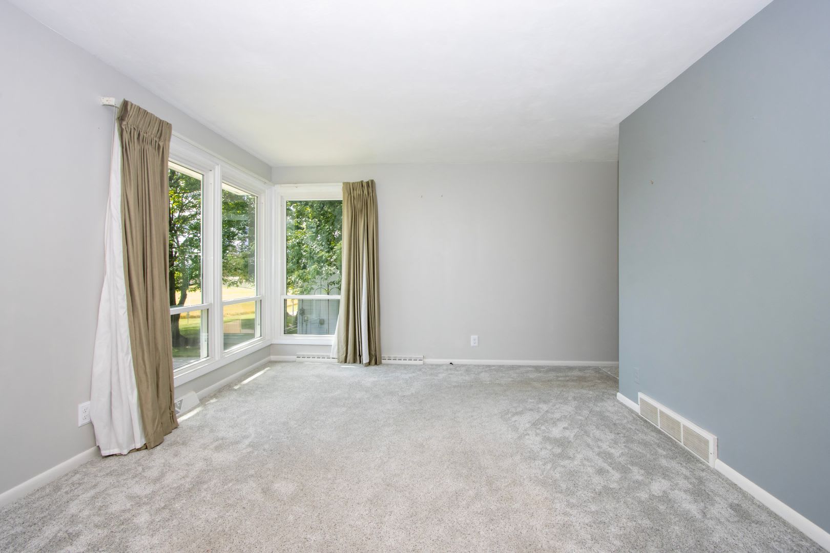 Four Bedroom Single Family Home – photo 3