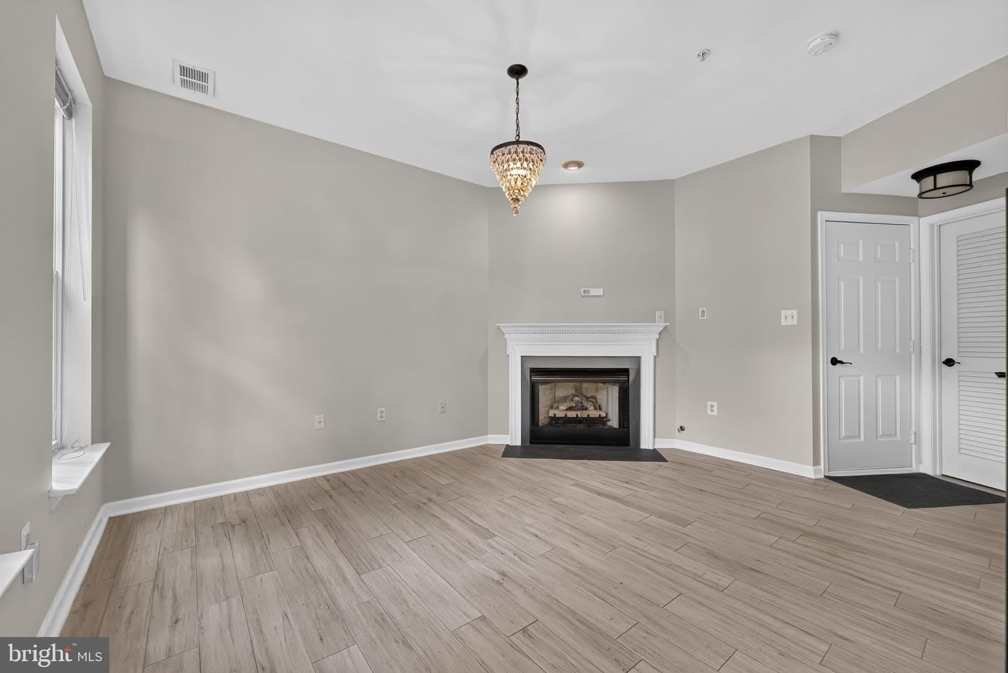 932 HARRISON CIR – photo 2