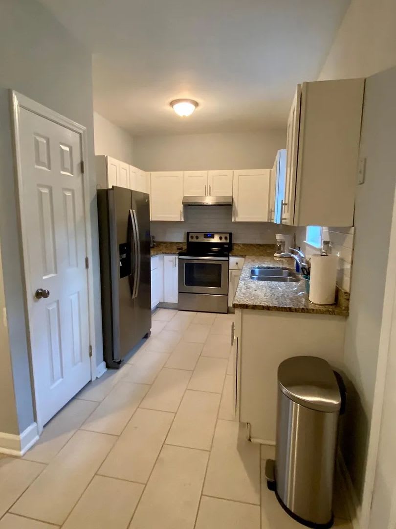Room in 4 Bedroom Home at Jones Ave NW – photo 4