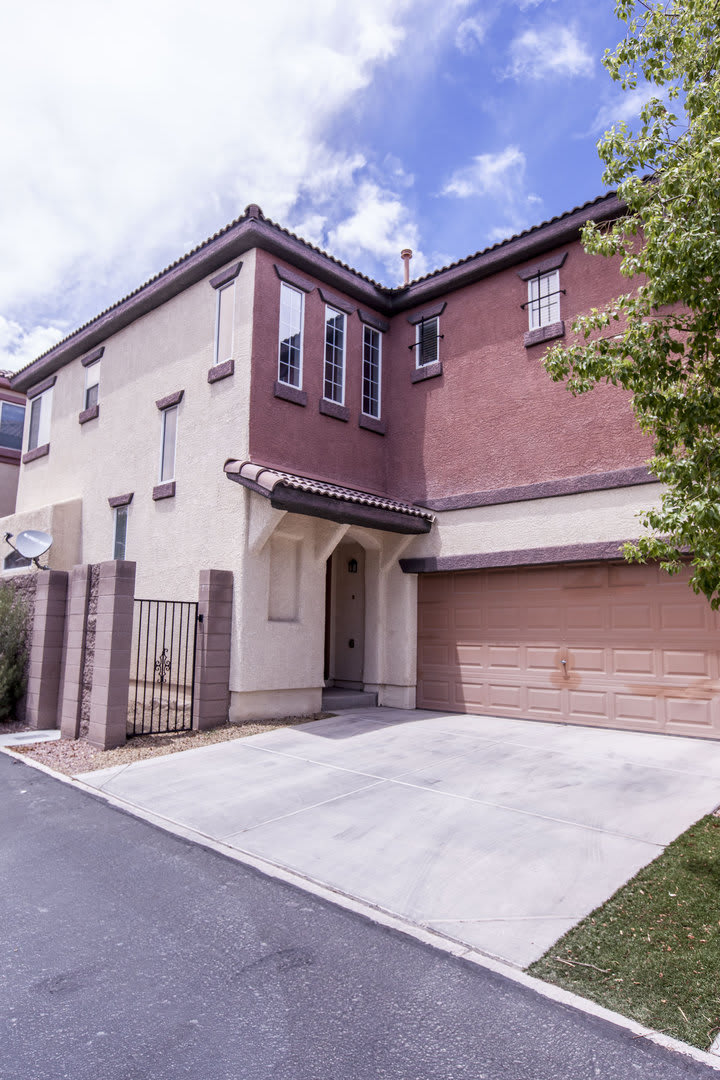 Blue Diamond & Decatur Gated community – photo 1