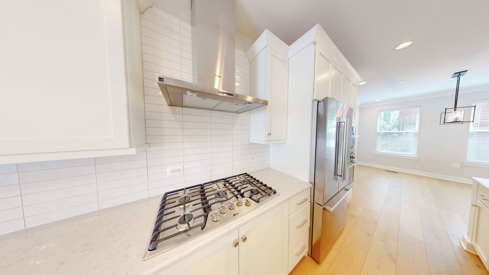 Fresh And Updated 4 Level Elevator 4 4 5 Th – photo 2