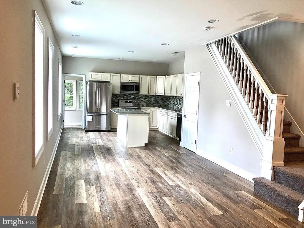 927 SPRING MILL AVENUE – photo 3