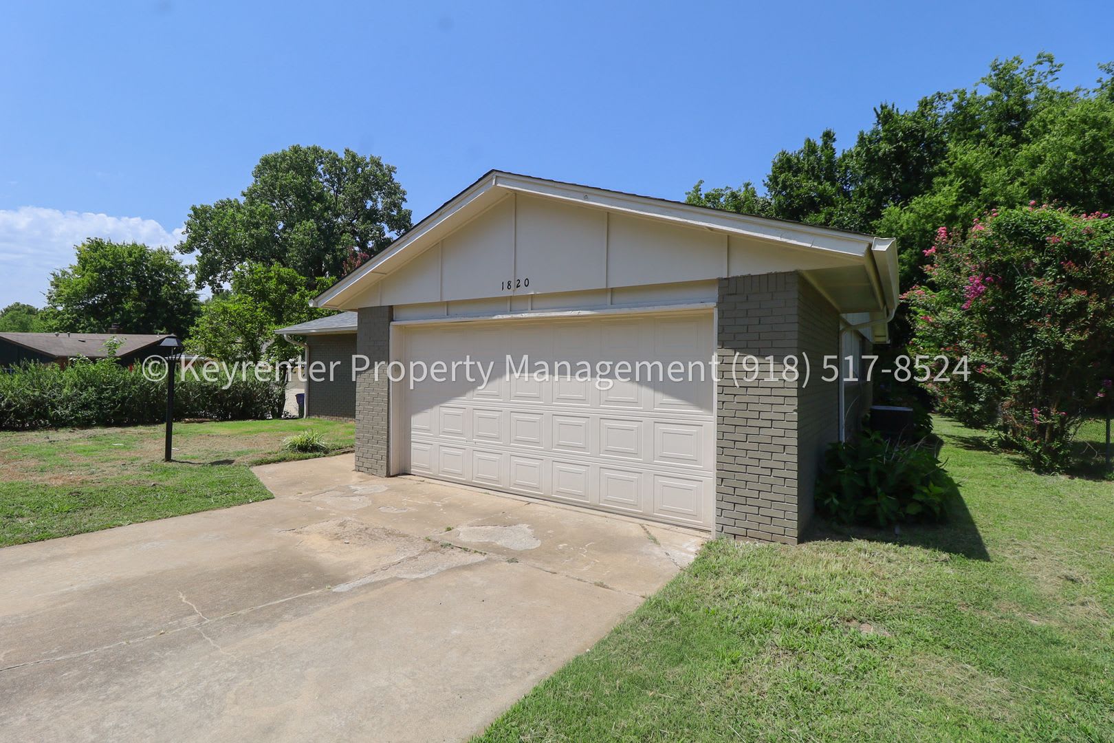Beautifully Redone 3 Bedroom BA House! Available for Immediate Move in! – photo 5
