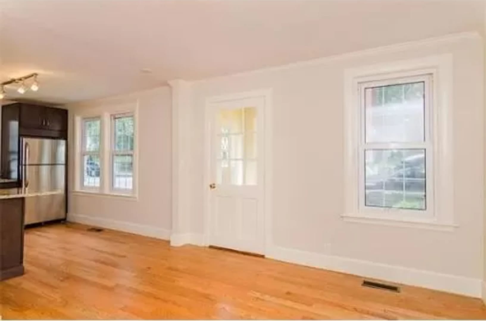 Charming 1 Bedroom – photo 2