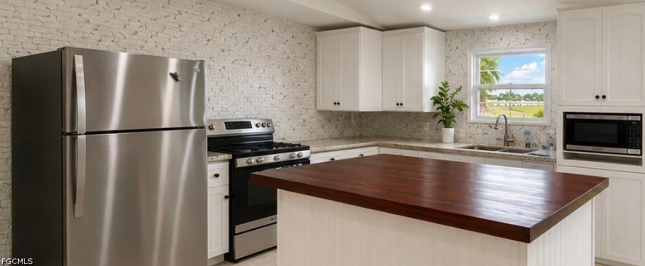 611 NE 23rd Terrace – photo 2