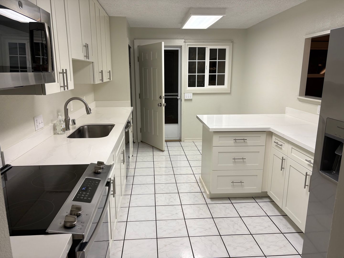 Cozy 3 bedroom 2 bath home in Kaneohe – photo 3