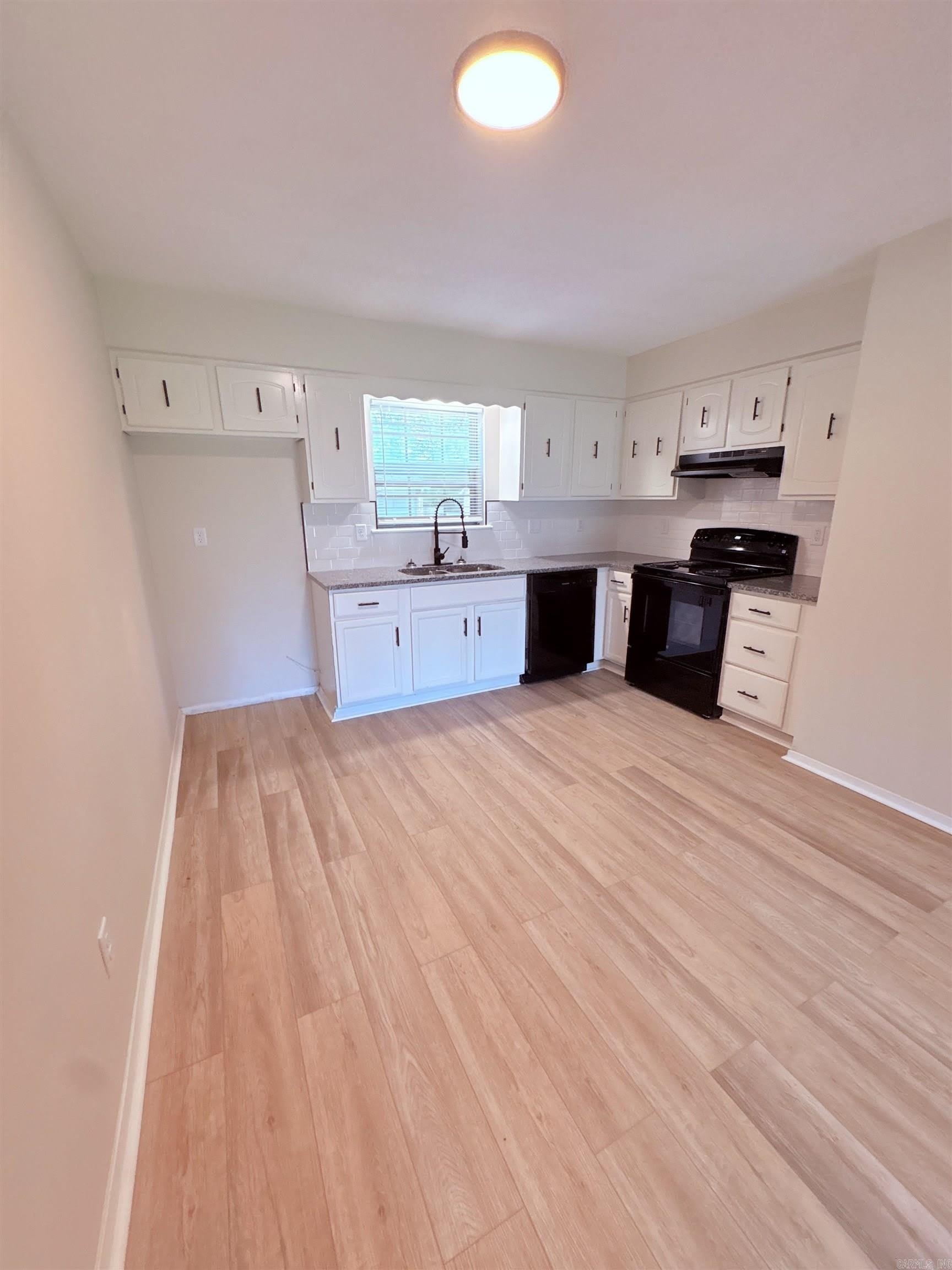 220 Randall Drive – photo 5
