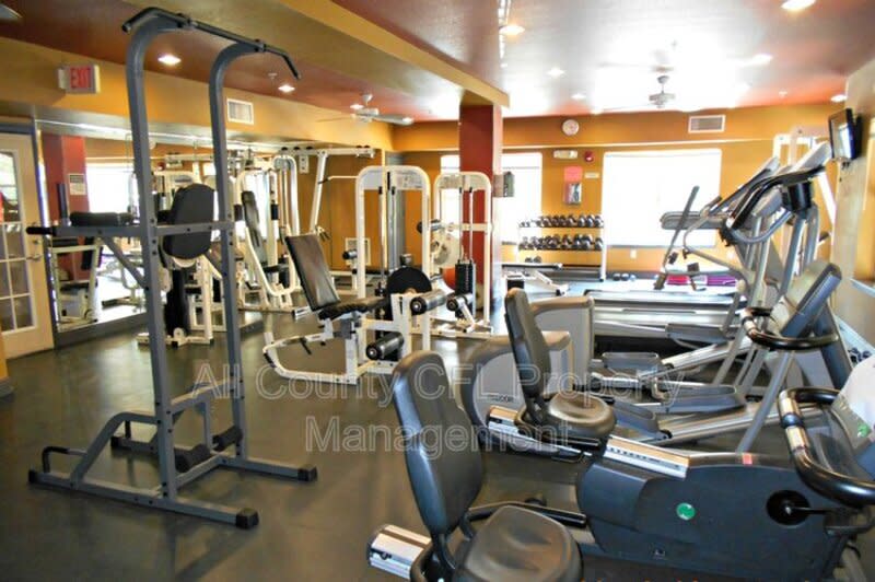 304 E South St – photo 4