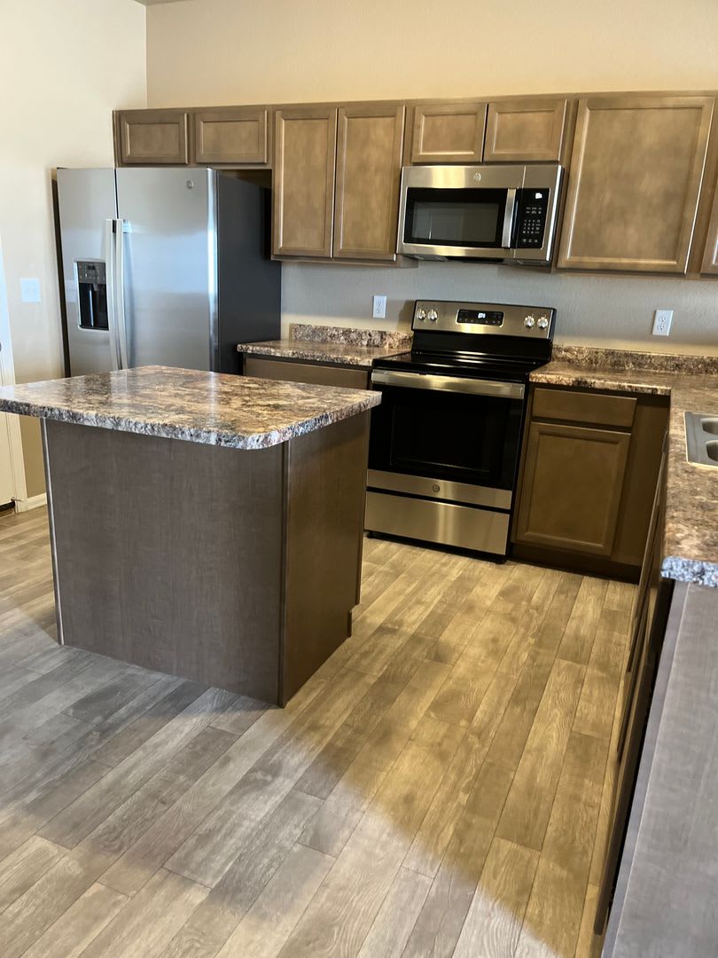 Spacious 3-Bedroom Townhome with 2-Car Garage in Colorado Springs – photo 2