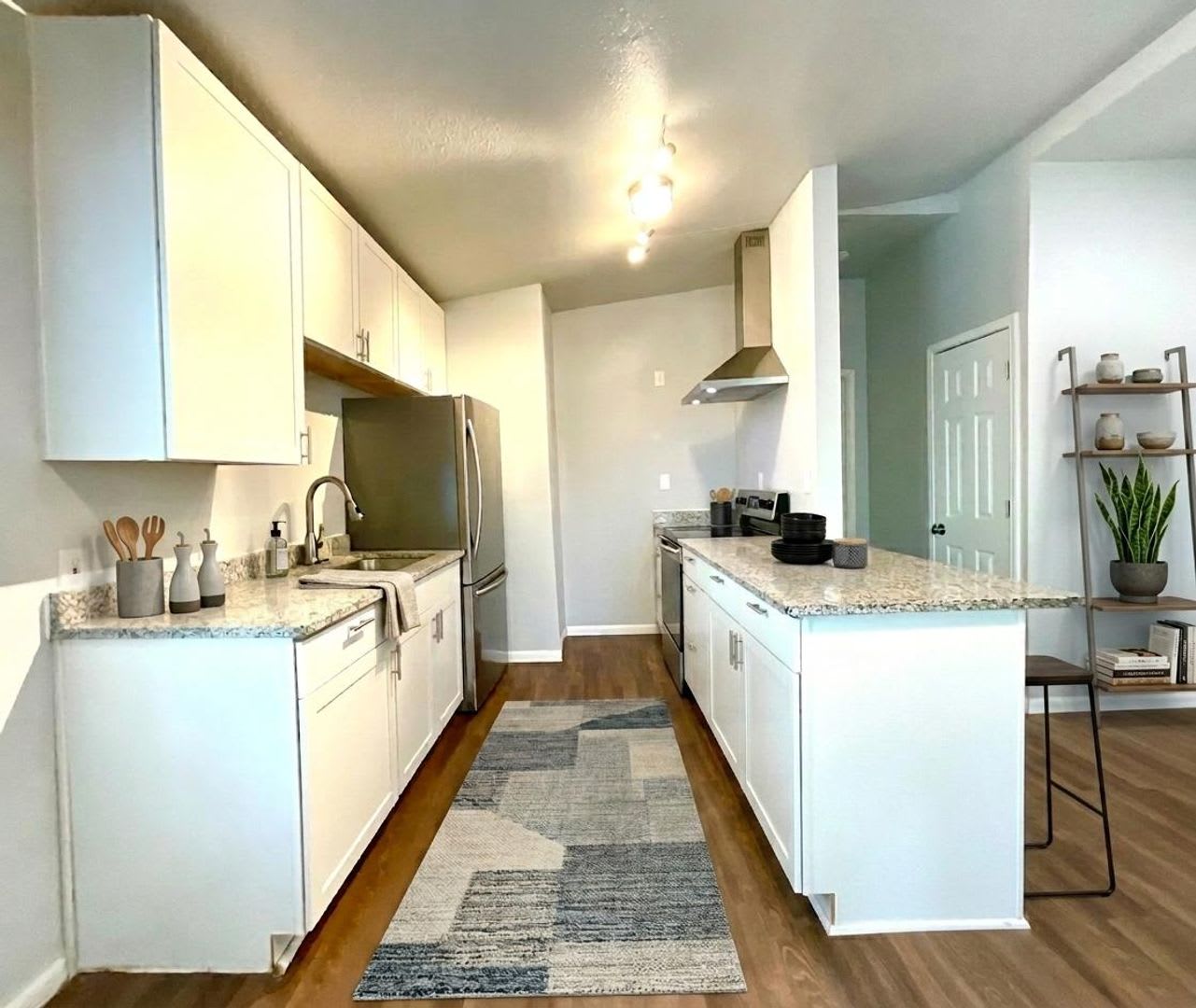 Move In Special 2 Bedrooms Granite Kitchen Personal Parking Near Downtown – photo 5
