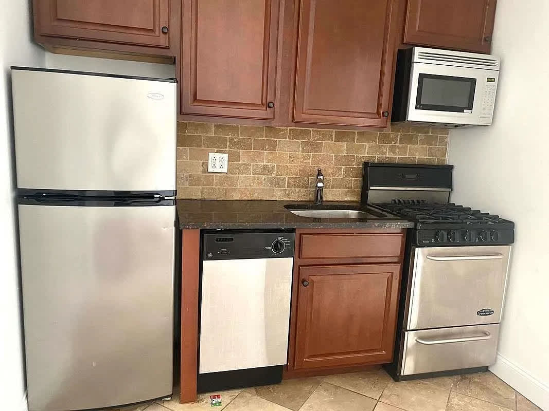 245 E 4th St Apt 14 – photo 5