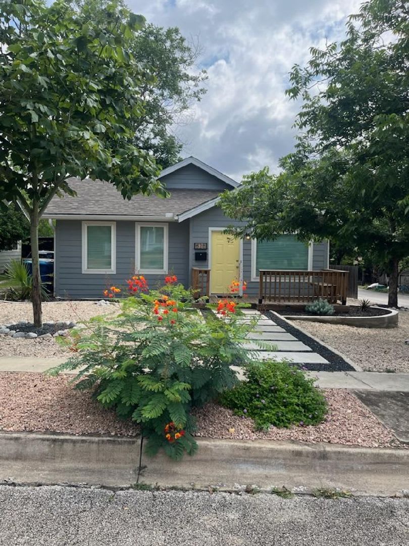 FOR LEASE!! Very nice home in town – photo 1