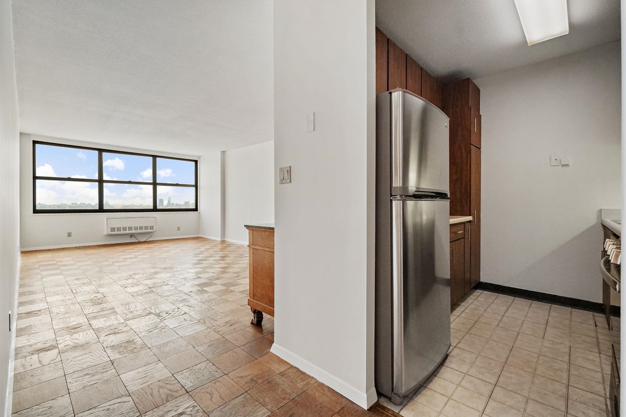 412 68Th St Apt 17 – photo 1