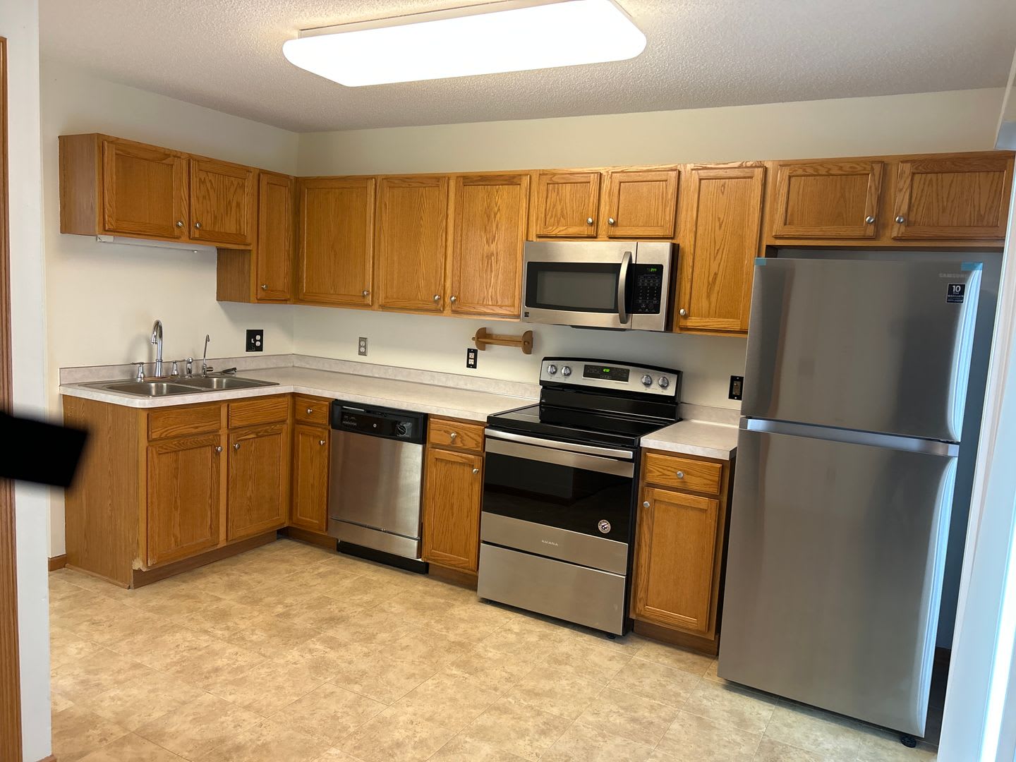 CHARMING 3 BEDROOMS 2 BATH TOWN HOUSE – photo 4
