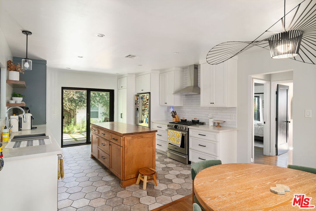 1414 South Curson Avenue – photo 4