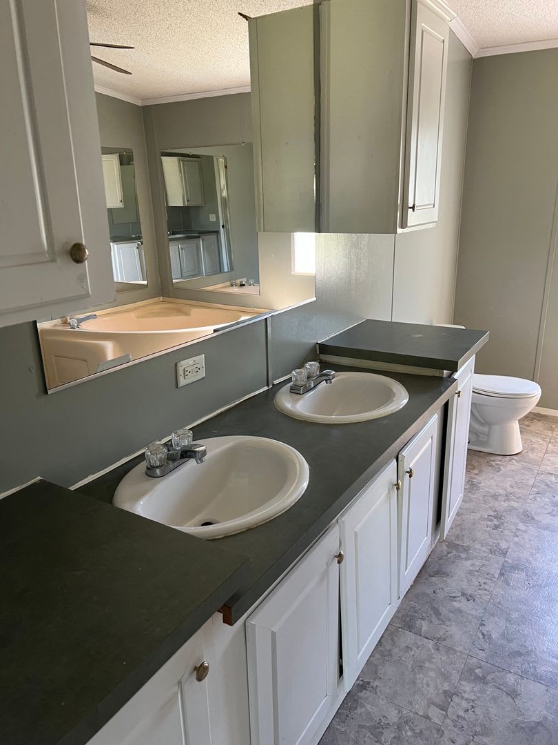 Nice 3 Bedroom 2 Bath Available Now! Schedule your tour and Apply today! – photo 4