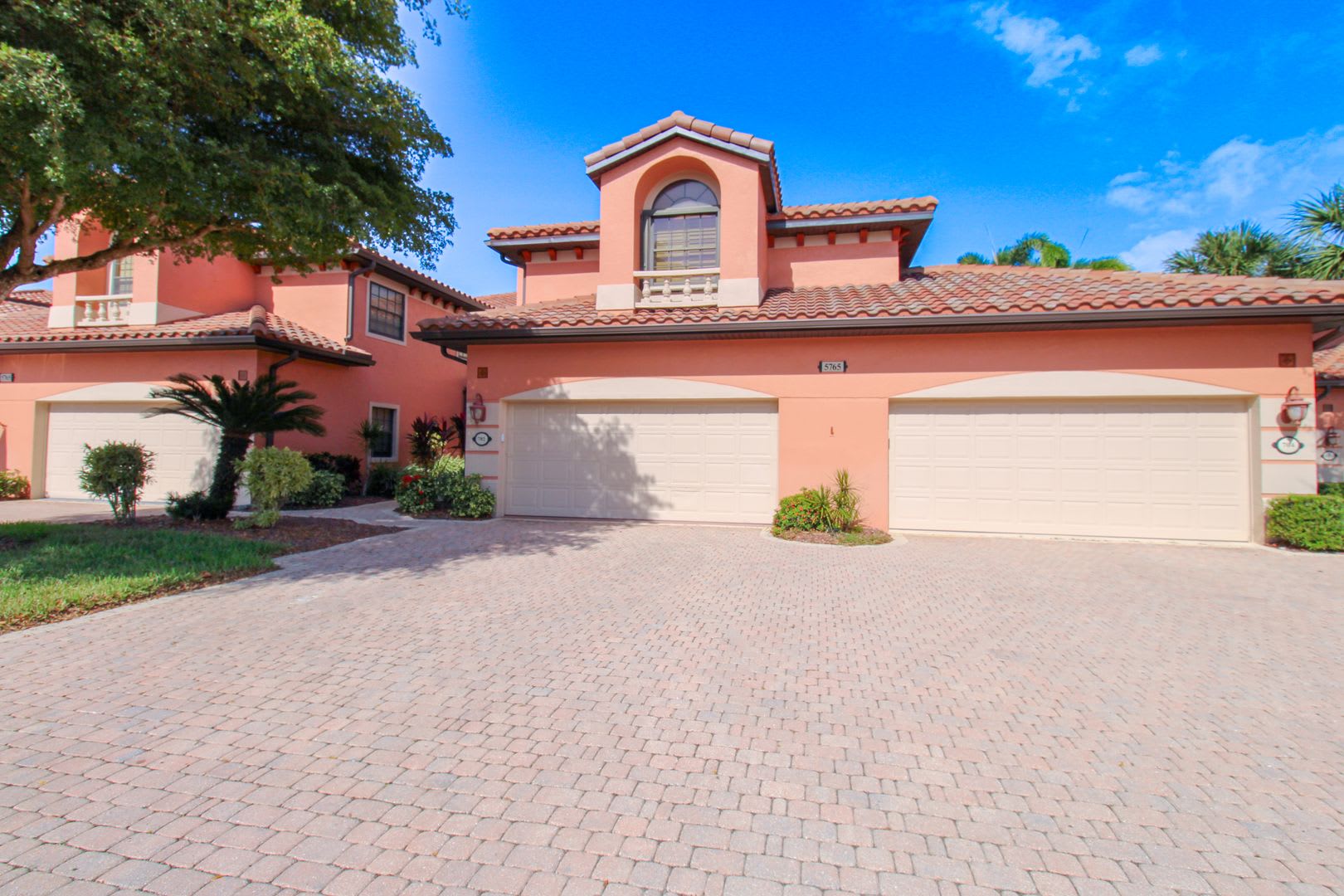 The Strand Completely Remodeled Georgous 2 2 Ground Floor Coachhome Social Membership With Golf Course View For Season – photo 1