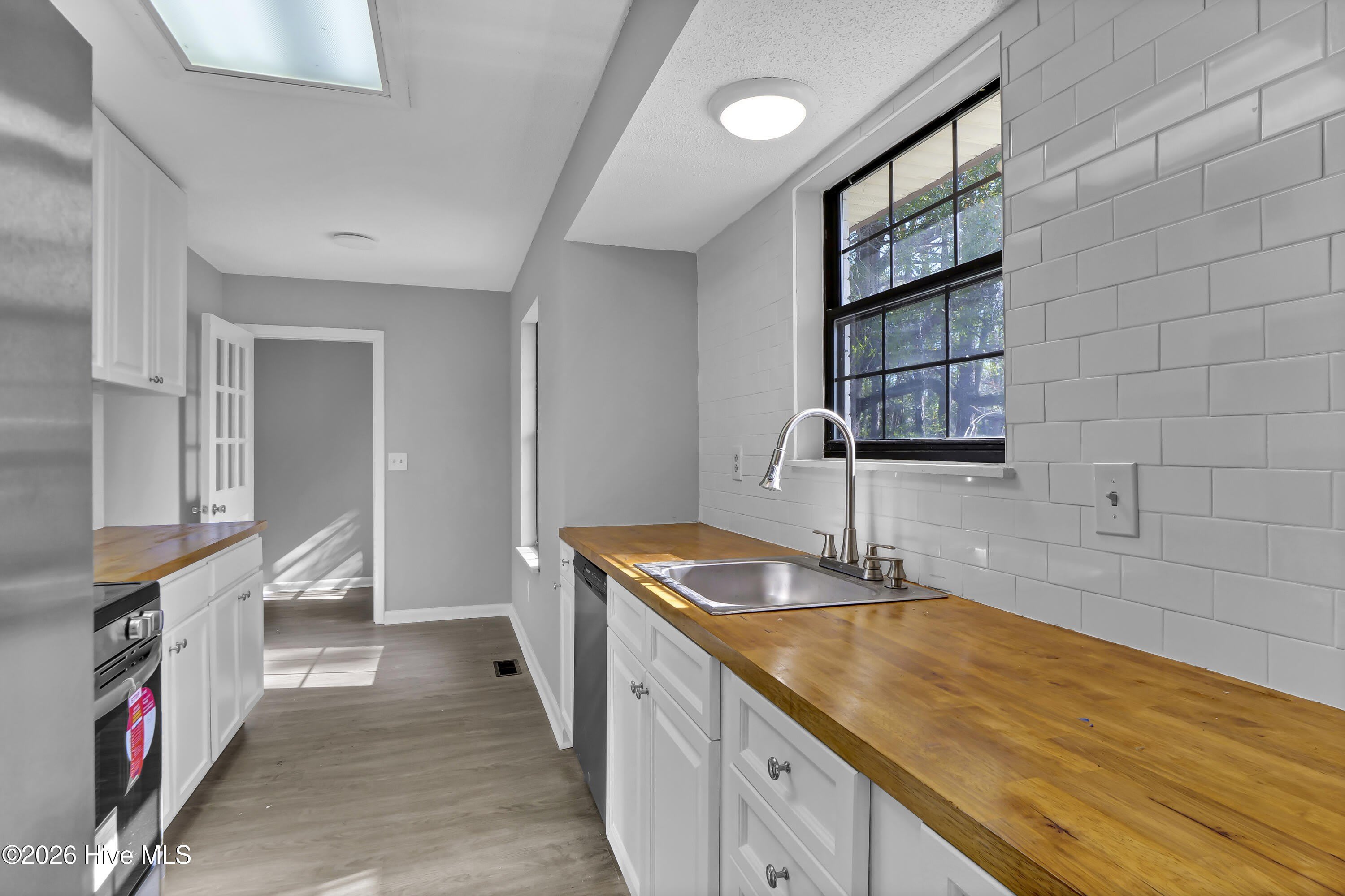 139 Charter Drive – photo 3