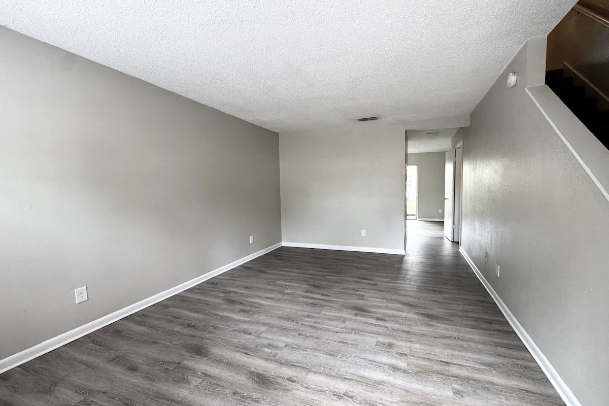 1St Month Free Rent 1 Bed 1 Bath Unit With Central Air Pet Friendly With Washer Dryer Hook Ups In Unit Section 8 Welcome – photo 4