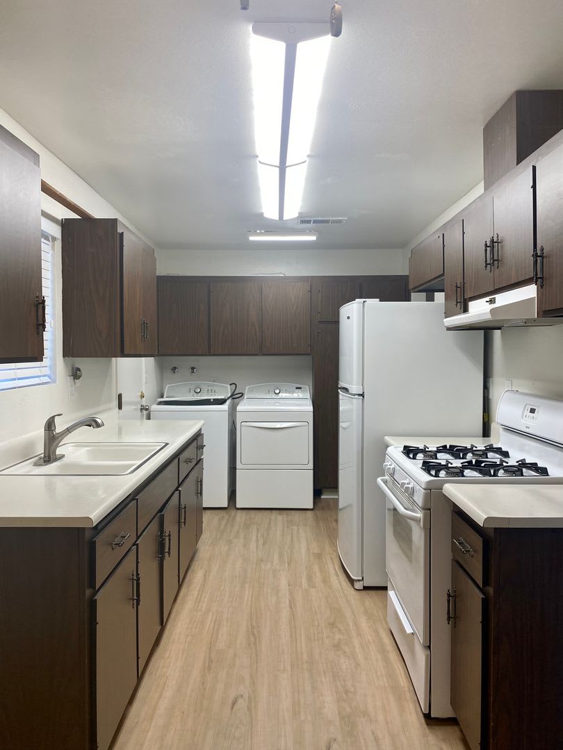 2 Bedroom 1 Bathroom Duplex Newly Remodeled in 55+ COMMUNITY – photo 5