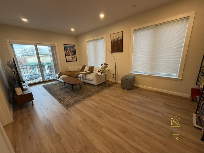 458 Washington St – photo 2