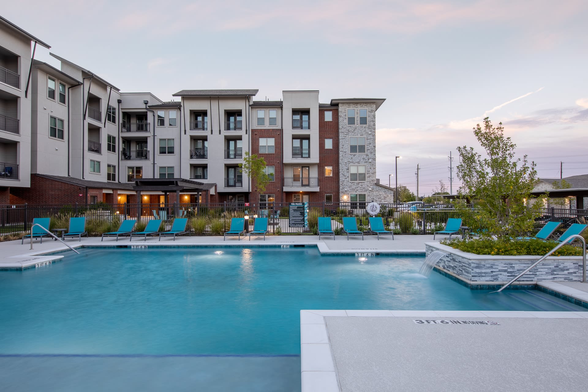 The Luxe at Cedar Hill – photo 2