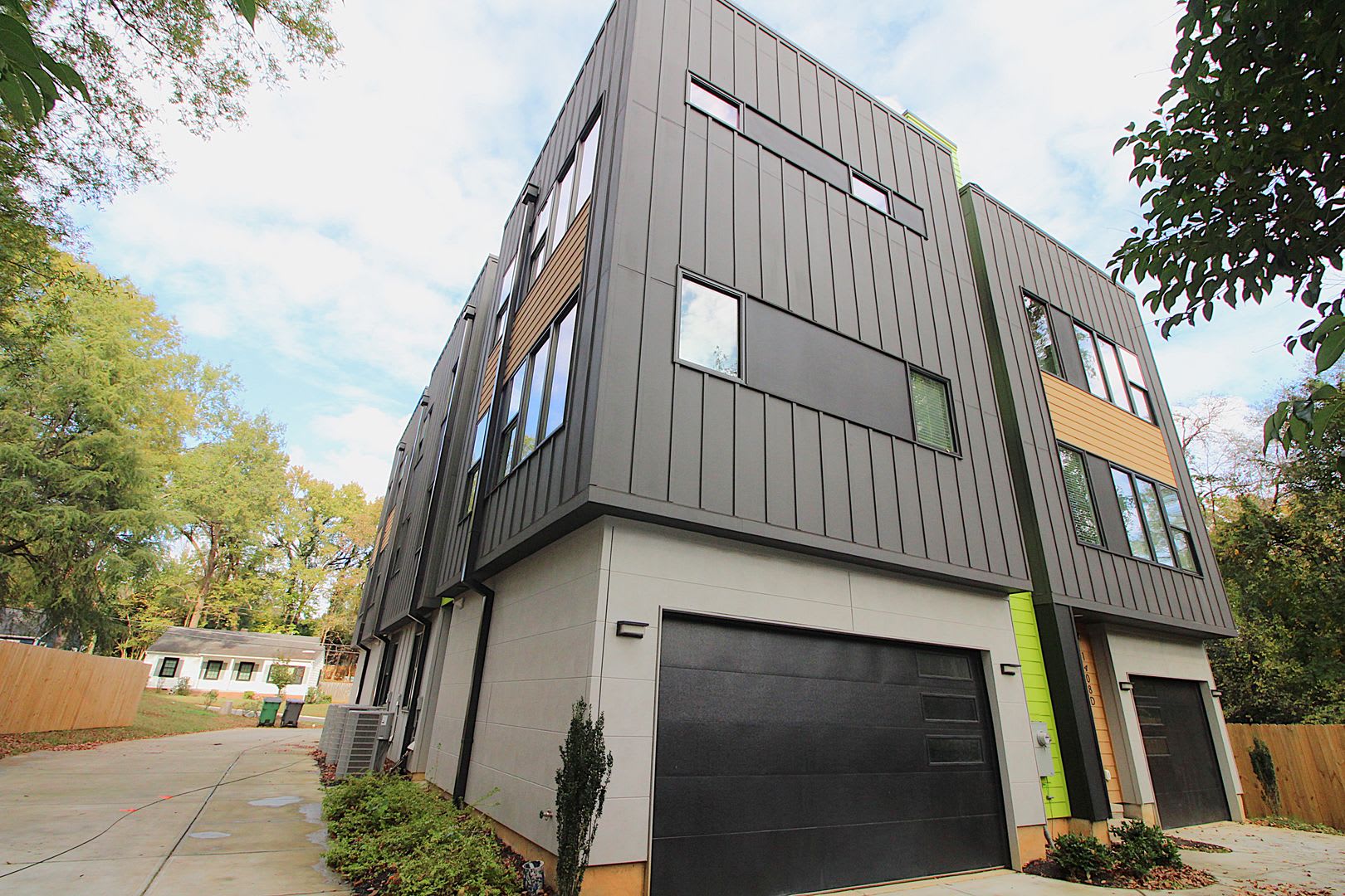 (Coming Soon) Move-in Ready Modern Townhome!! – photo 4