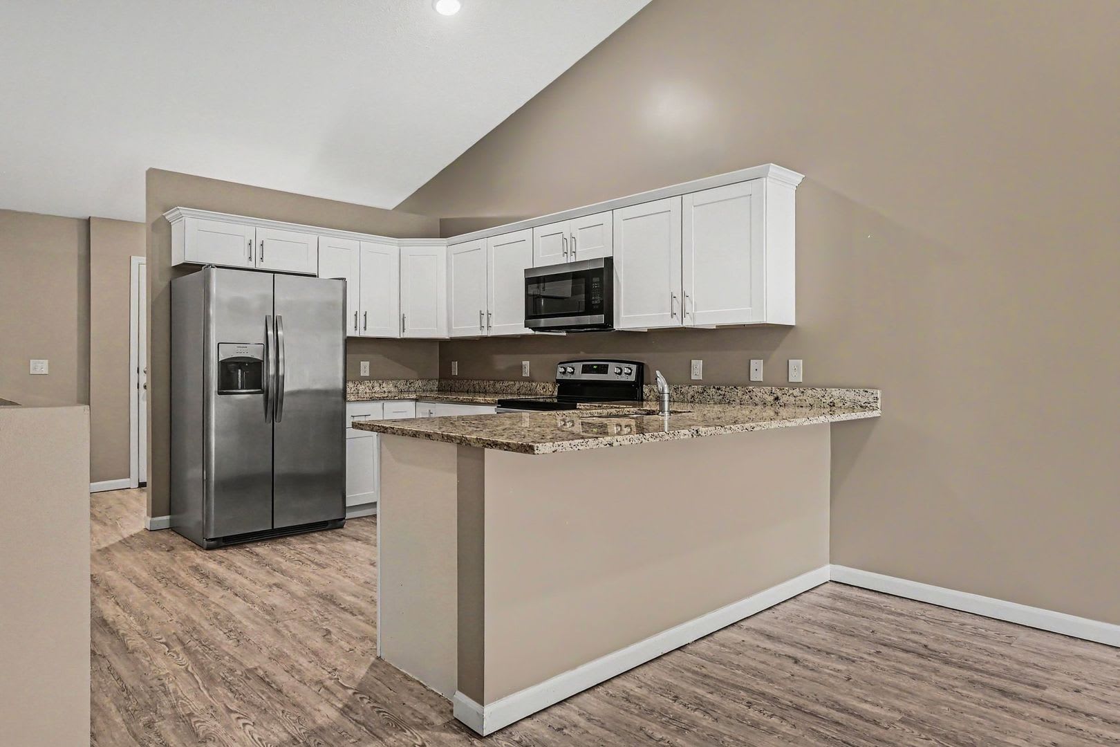 Great location, Just off Dodge and 168th! – photo 2