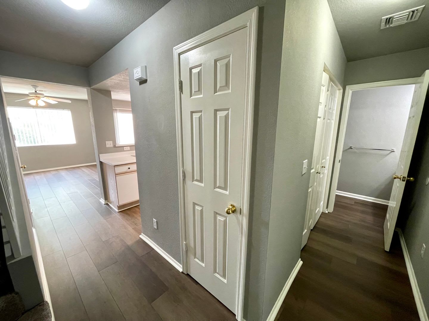 Nice 3 bedroom, 2.5 bathroom home in quiet neighborhood – photo 3