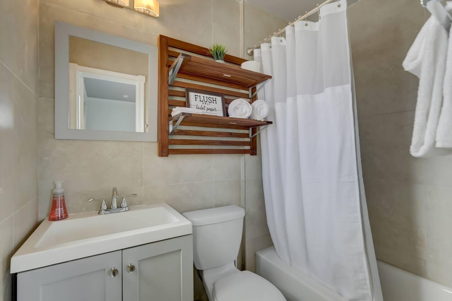 2740 NE 30th Place – photo 4
