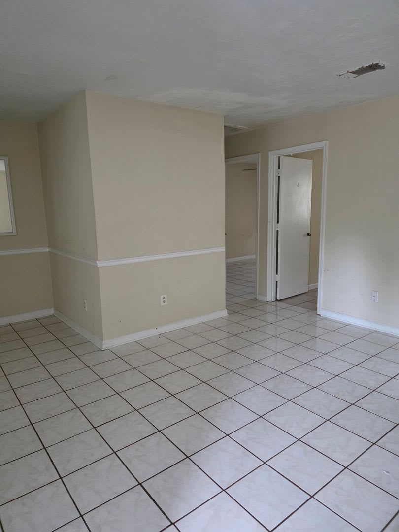 Convenient Living Near Lincoln High 3725 Sutor Court – photo 2