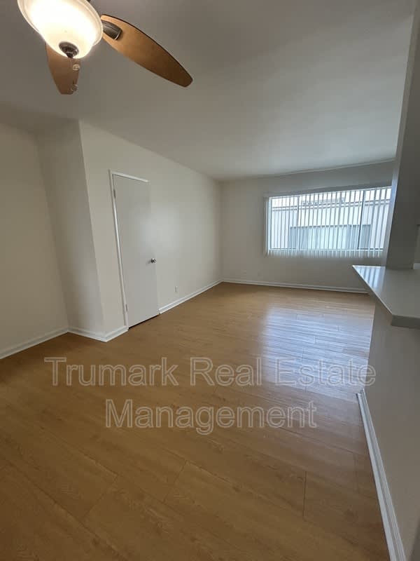 337 E Tujunga Ave – photo 4