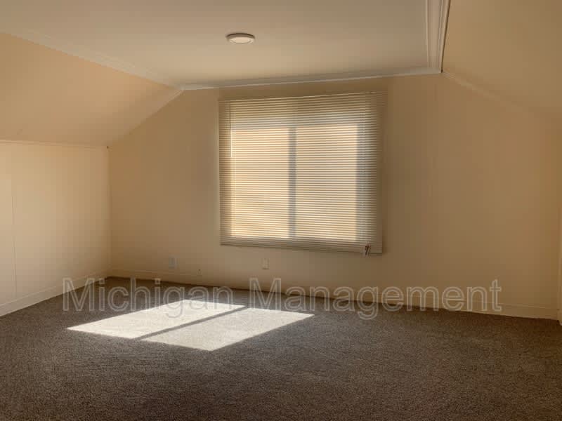 7428 Deering St – photo 4