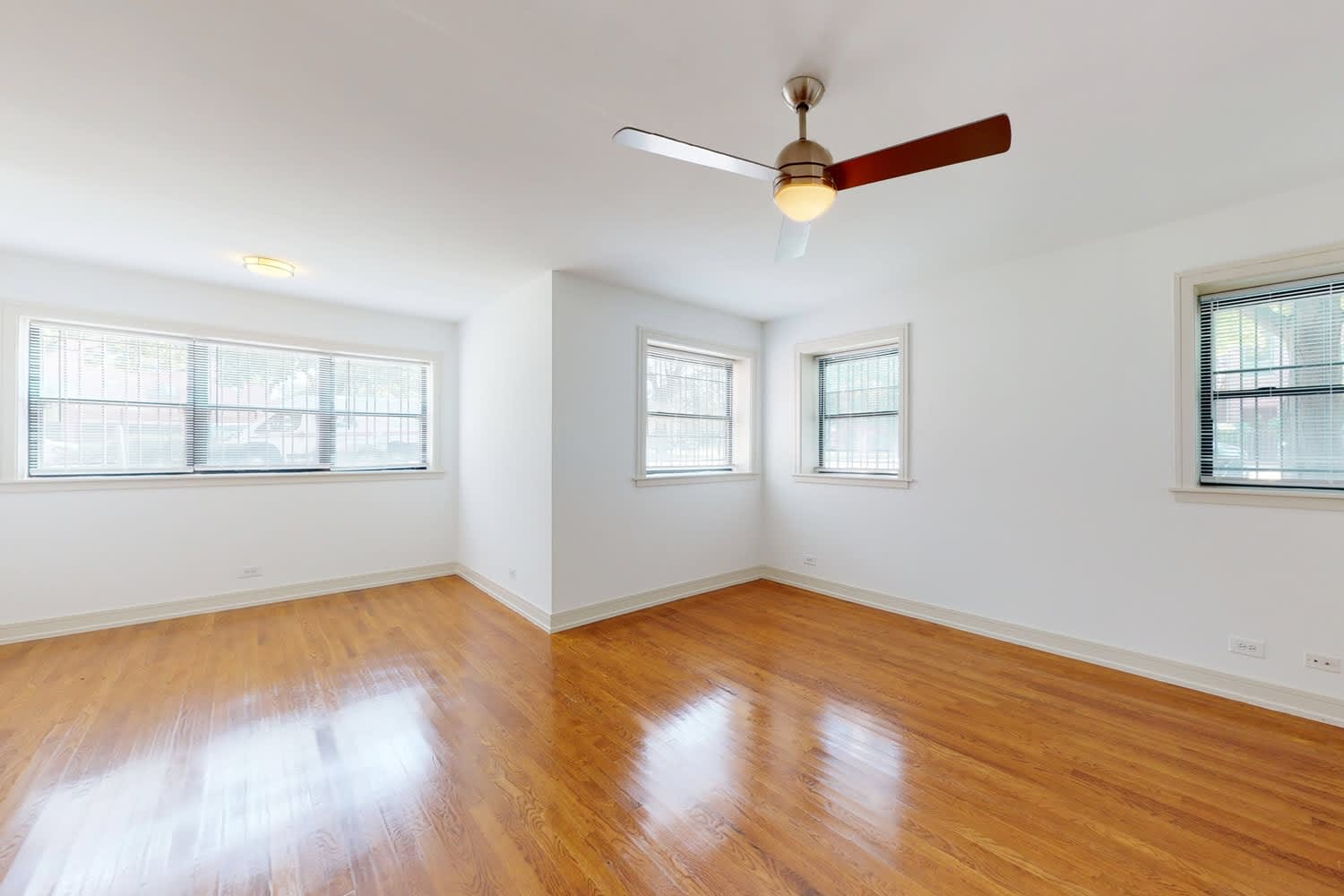 5234 5244 S Ingleside Ave – photo 3