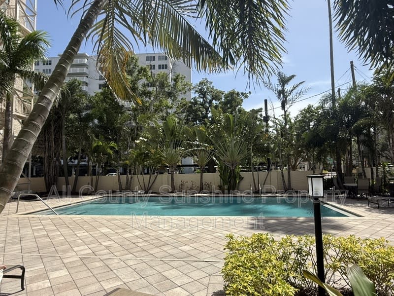 2109 Bayshore BLVD – photo 2