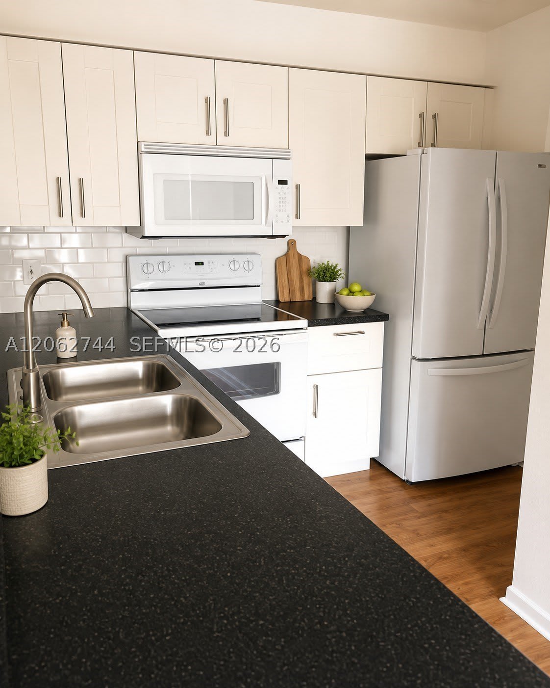 560 S Park – photo 1