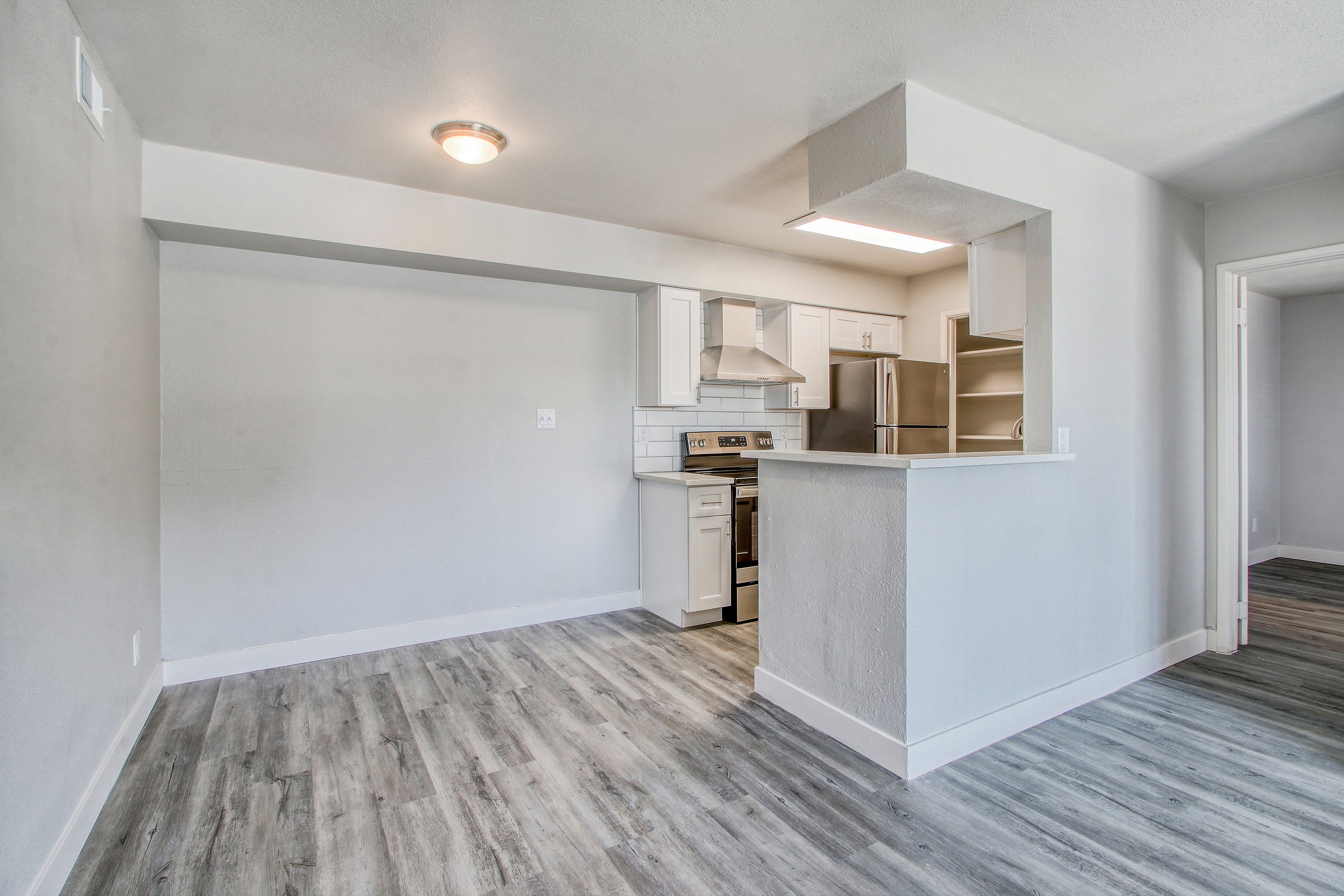 Broadway Vista Apartments – photo 3