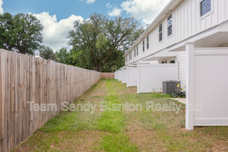 8706 Meadow Flower Lane – photo 4