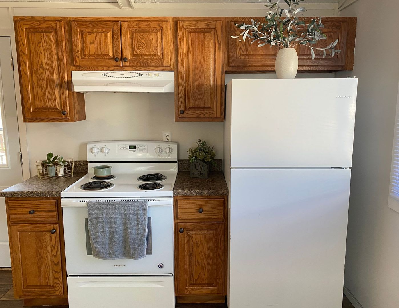 Updated 2 bed duplex with attached garage! – photo 5