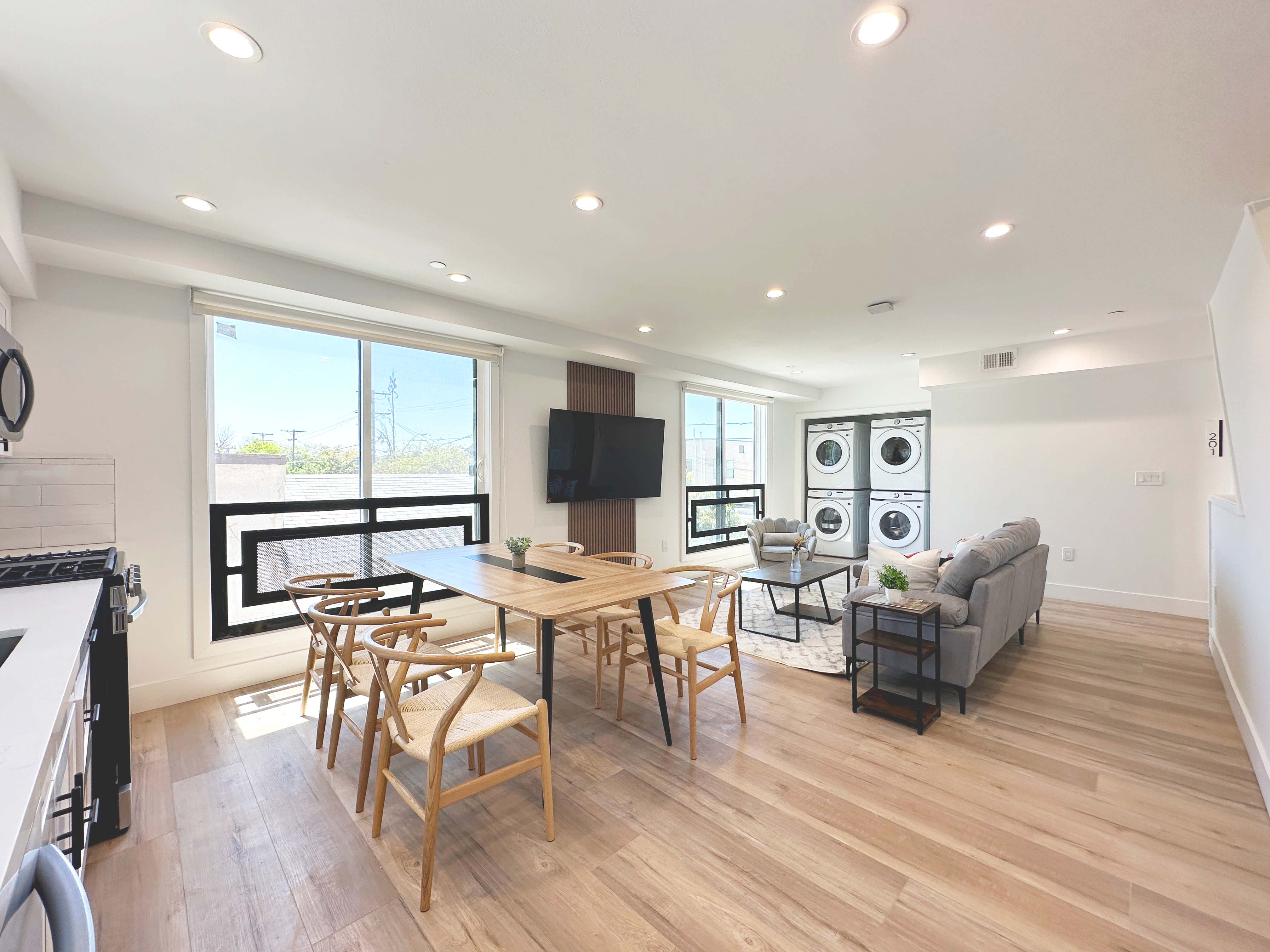 2909 Kenwood Avenue – photo 2