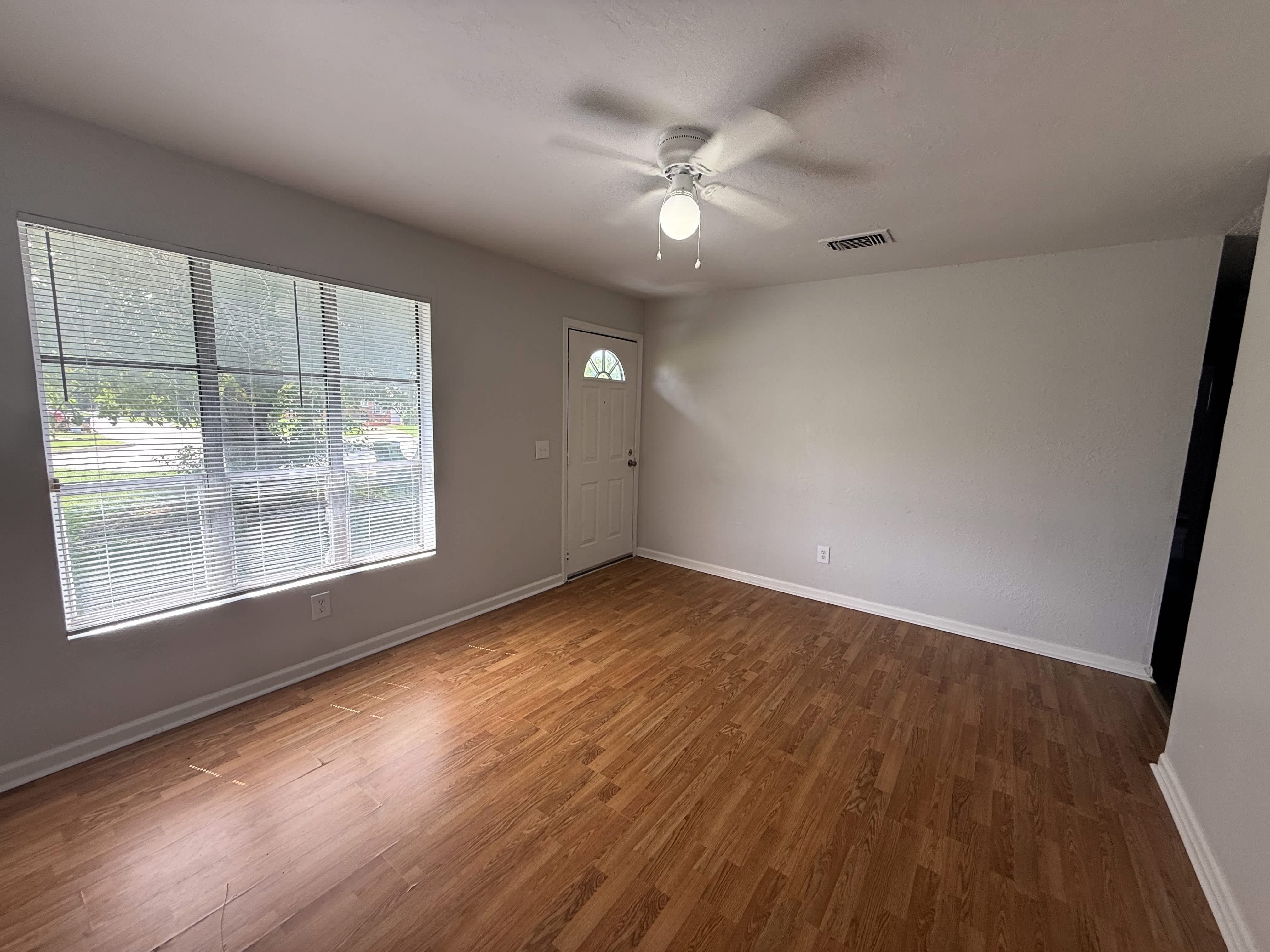 1439 NE 24th St – photo 3