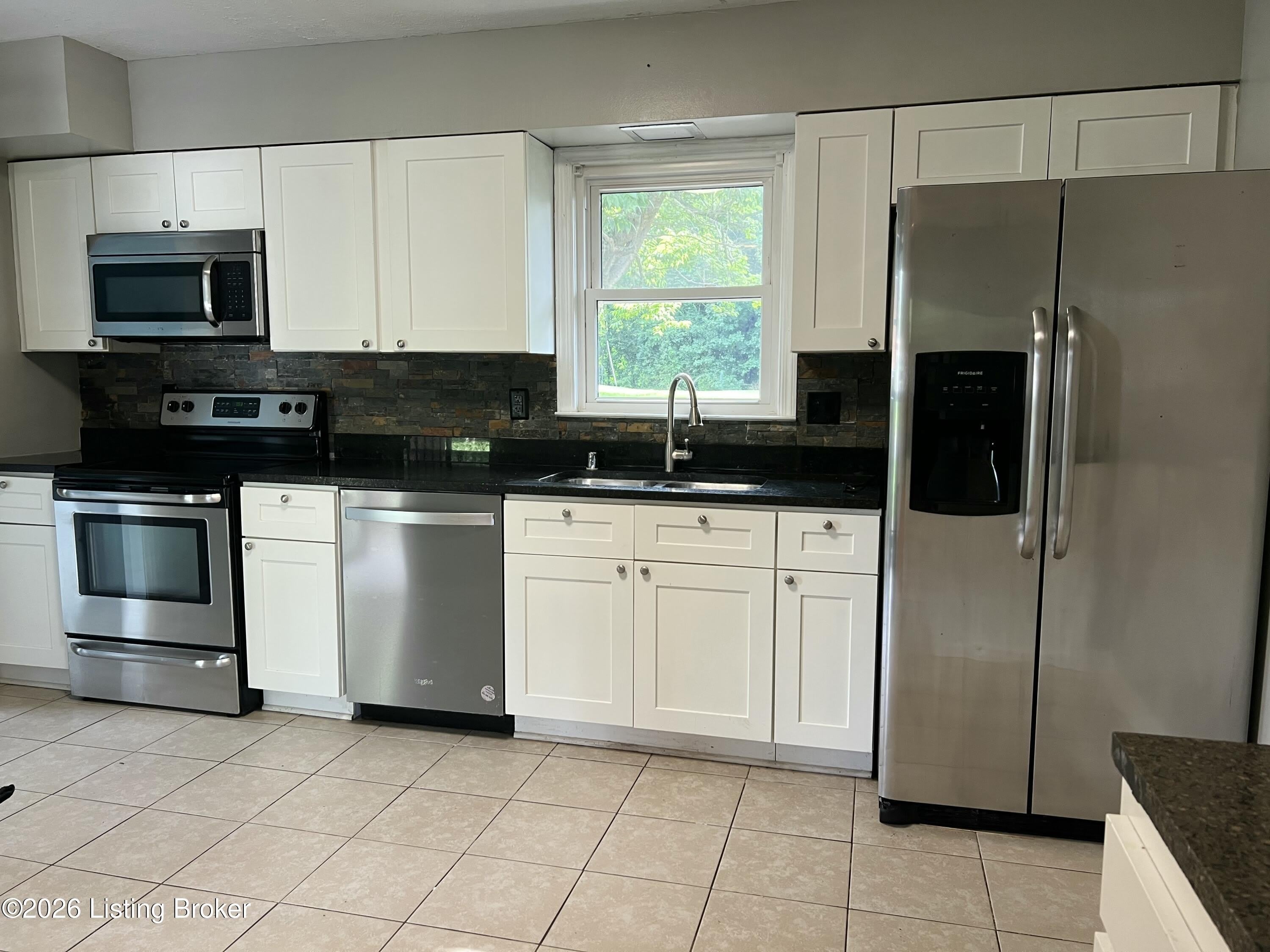 616 Clairview Dr – photo 3